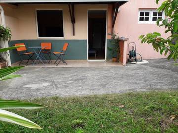 Gîte pour 4 personnes, avec vue et terrasse à Rivière-Salée