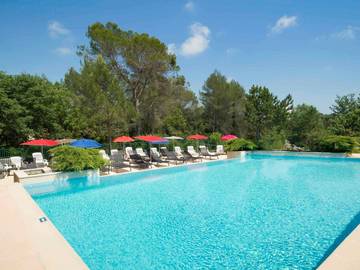 Hôtel pour 2 personnes, avec piscine ainsi que jardin et vue à Valbonne