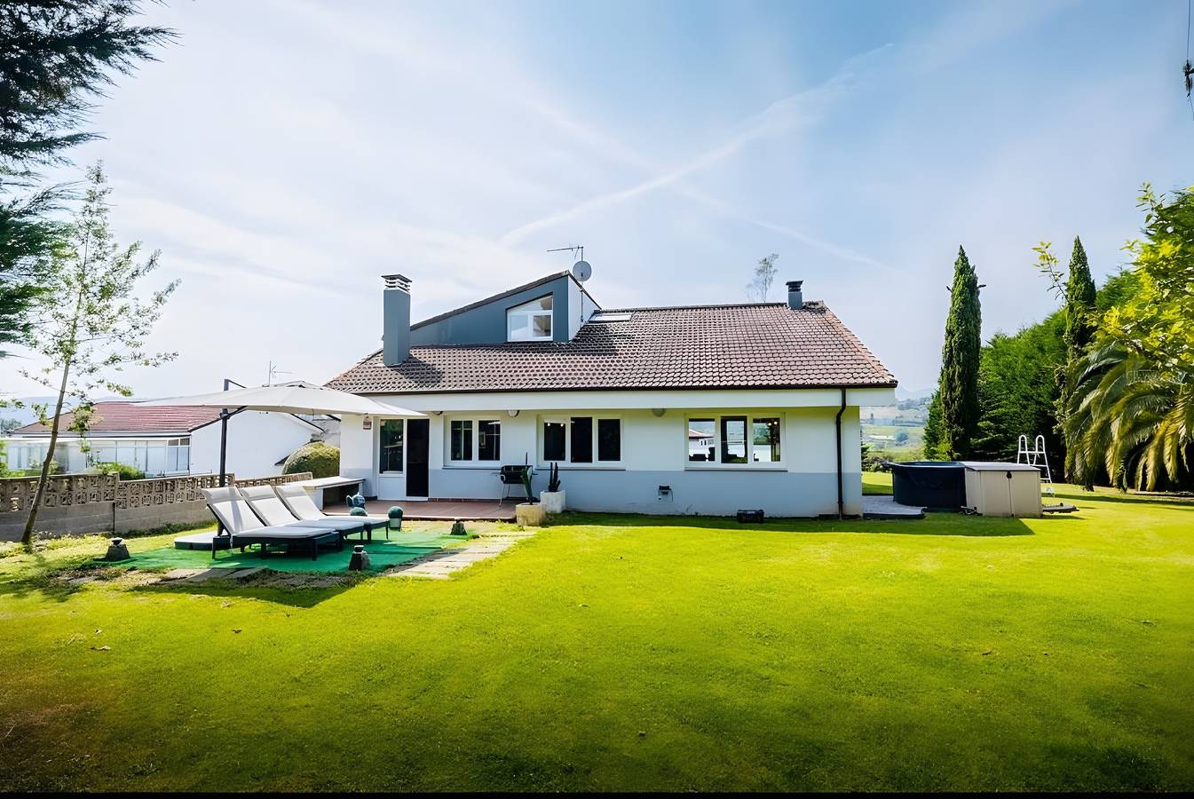 Casa de vacaciones 'Romeo' con vistas a la montaña, piscina privada y Wi-Fi in Oviedo, Cordillera Cantábrica