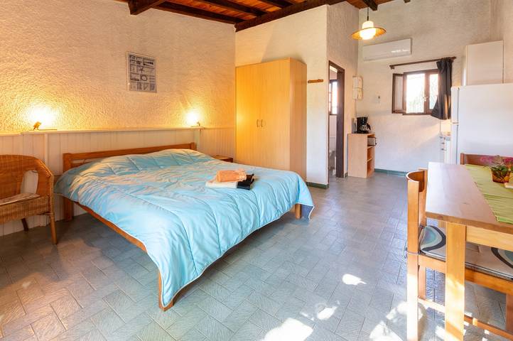 Ganzes Studio, Studio-Apartment 'Rico Plage 2 Personen' mit privater Terrasse, Wlan und Klimaanlage in Talasani, Corte und Umgebung