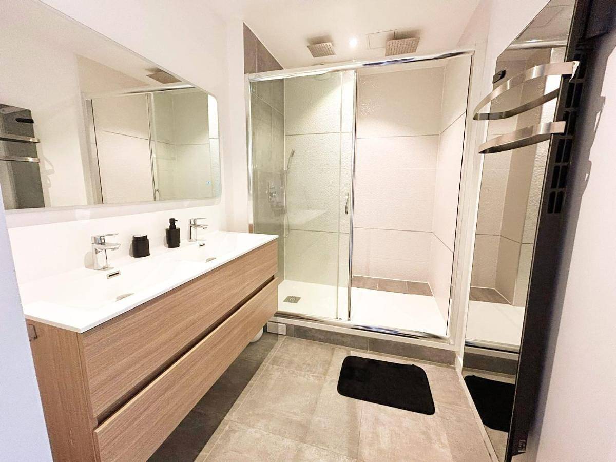 Appartement entier, Cœur Enghien,Gare 3mns,Lac et Casino 5mns,4Pers,Paris 15mns in Enghien-les-Bains, Val-d'Oise
