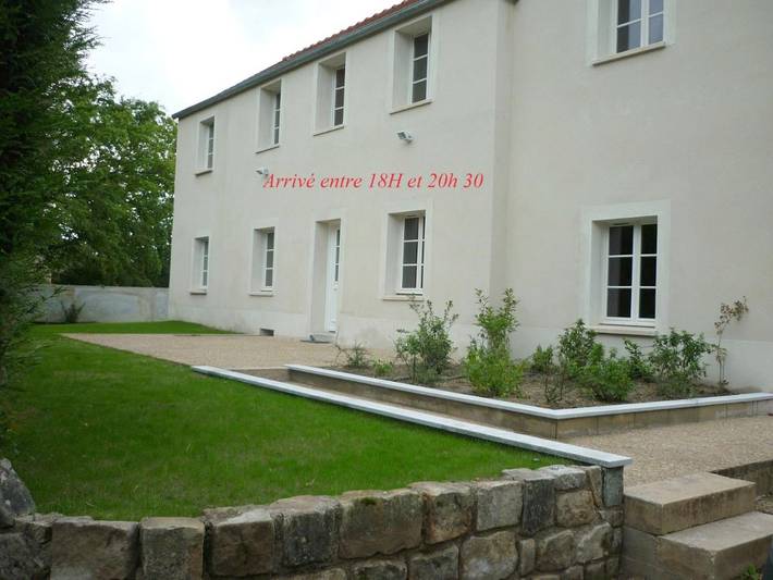 Gîte pour 2 personnes, avec Terrasse et Jardin ainsi que Piscine et Vue à Arbonne-la-Forêt