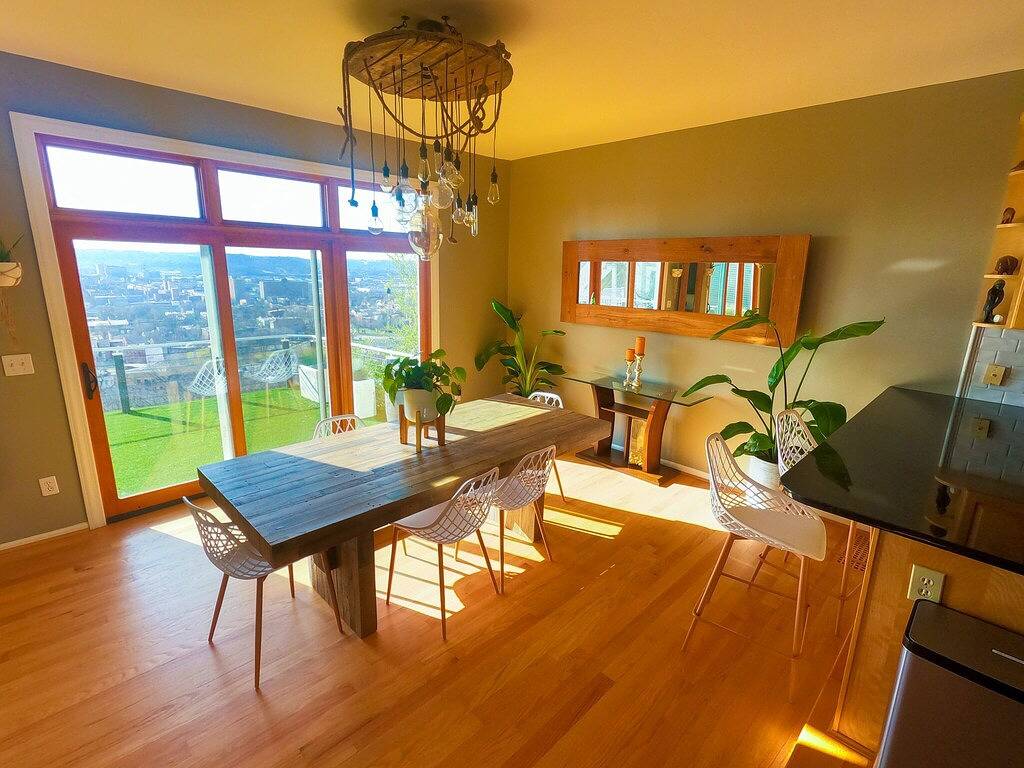 3 Decks W/City Views, Hot Tub, Theater Rm, Garage in Cincinnati, Hamilton County (OH)