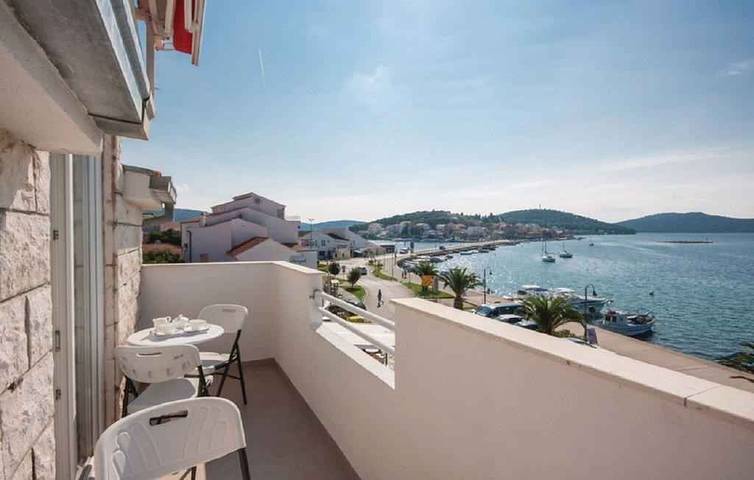 Gîte pour 6 personnes, avec balcon à Rogoznica - 4