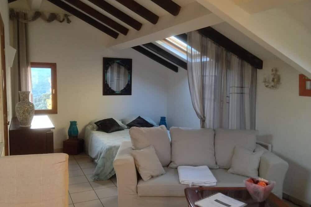 Large studio a small love nest. furnished accommodation 3 *** in Sainte-Lucie-de-Tallano, Parc naturel régional de Corse