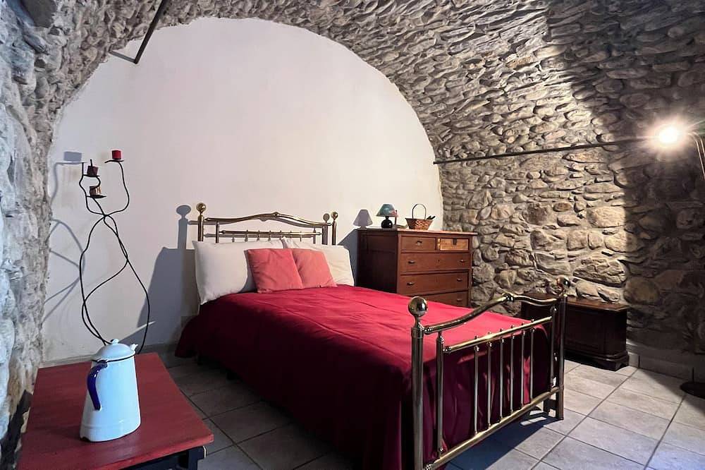 Victoria House - Fully equipped stone house in Rocchetta Nervina, Alpes Ligures