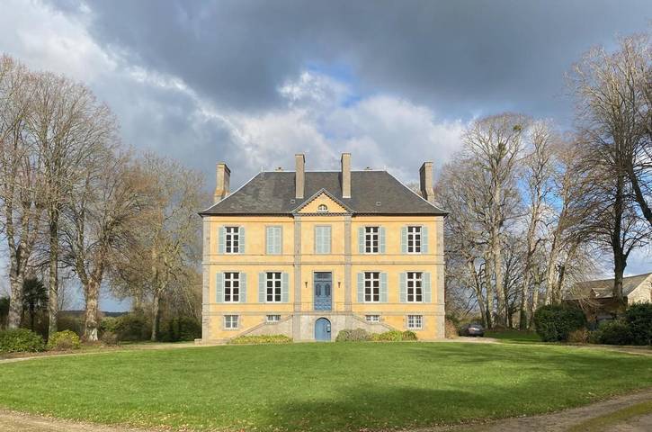 Chambre d’hôte pour 2 personnes, avec vue ainsi que jardin et piscine dans Noyal
