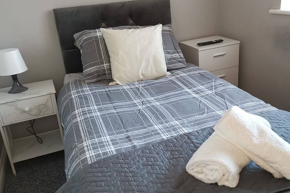 Comfortable 3 Br with parking-Ws2 for contractors, professionals and families in Walsall, Birmingham Area