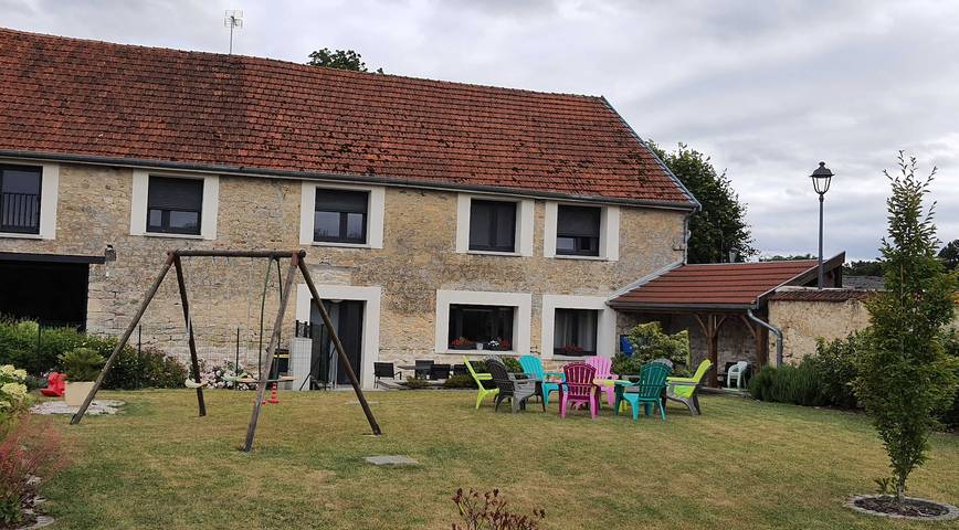 Gîte pour 10 personnes, avec Terrasse et Jardin