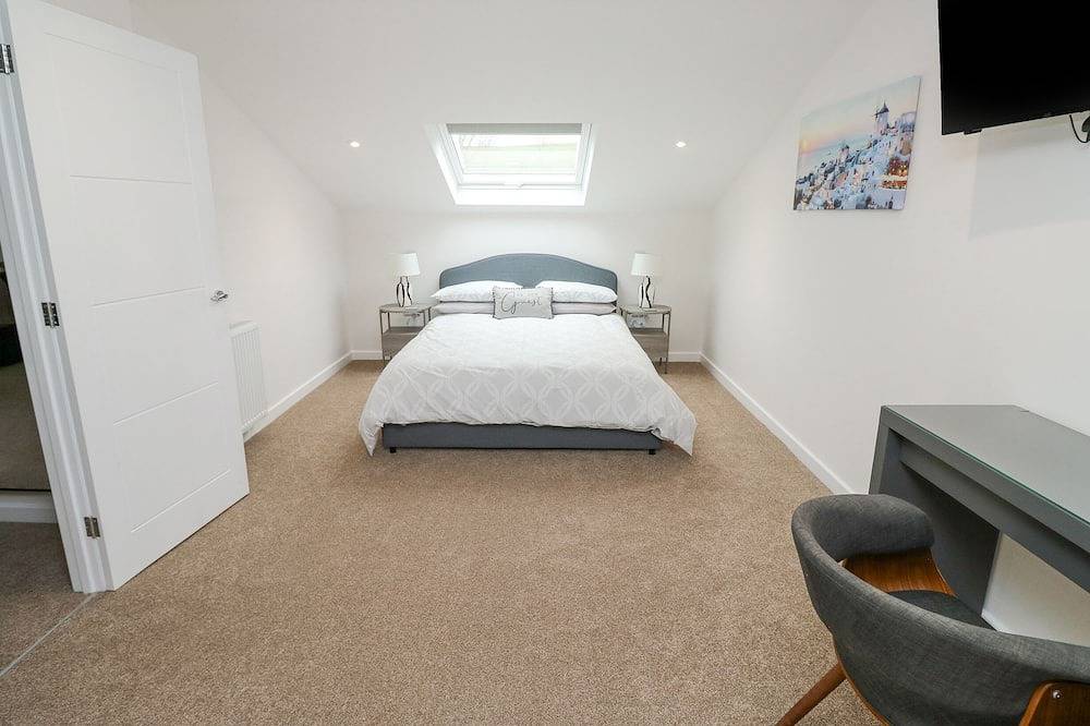 Springwell Lodge, pet friendly, country holiday cottage in Exeter in Exeter, Devon