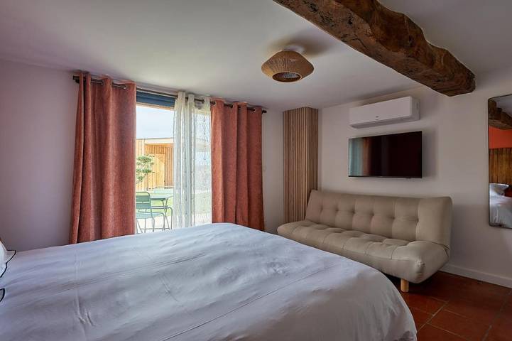 Chambre d’hôte pour 4 personnes, avec piscine et jardin, animaux acceptés à Lussac - 3