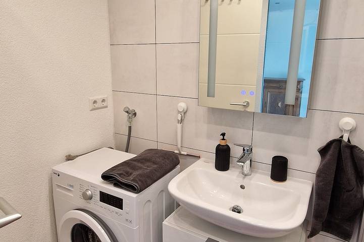 Ganze Wohnung, Helle, liebevoll eingerichtete 1-Zimmer-Wohnung in ruhiger Lage. in Bad Bellingen, Südschwarzwald