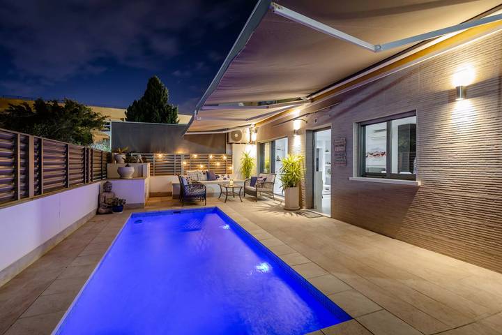 Cheap villa for 12 people in Torrevieja