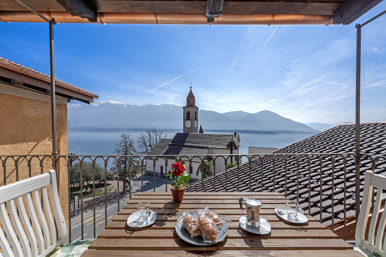 Appartement entier, Red view apartment in Ronco sopra Ascona, Alpes tessinoises