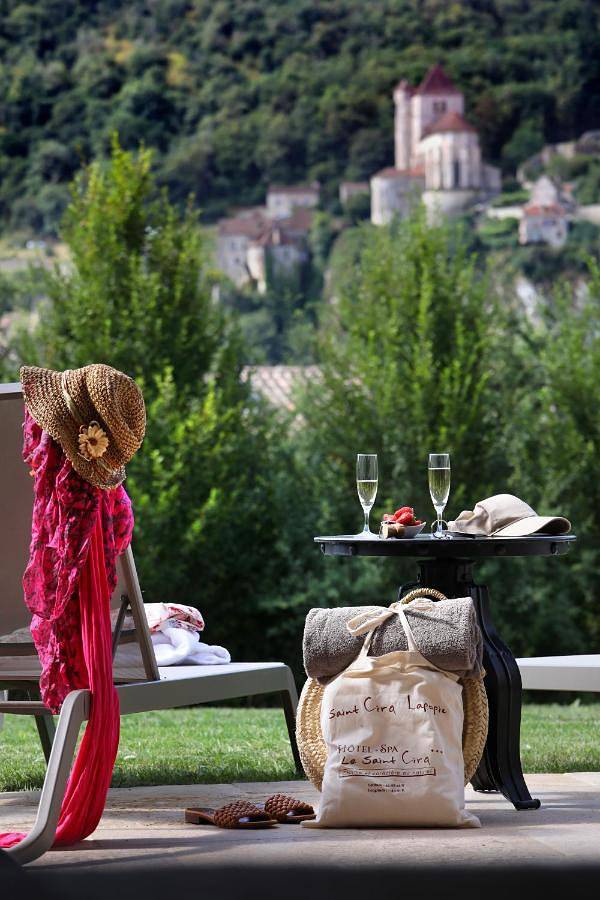 Hôtel pour 5 personnes, avec terrasse et piscine ainsi que jardin et sauna à Tour-de-Faure - 3