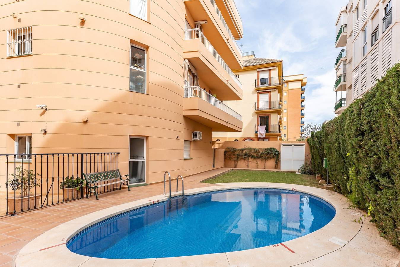 Ganze Wohnung, Apartment 'Ramon Y Cajal' mit Gemeinschaftspool, Wlan und Klimaanlage in Fuengirola Zentrum, Fuengirola