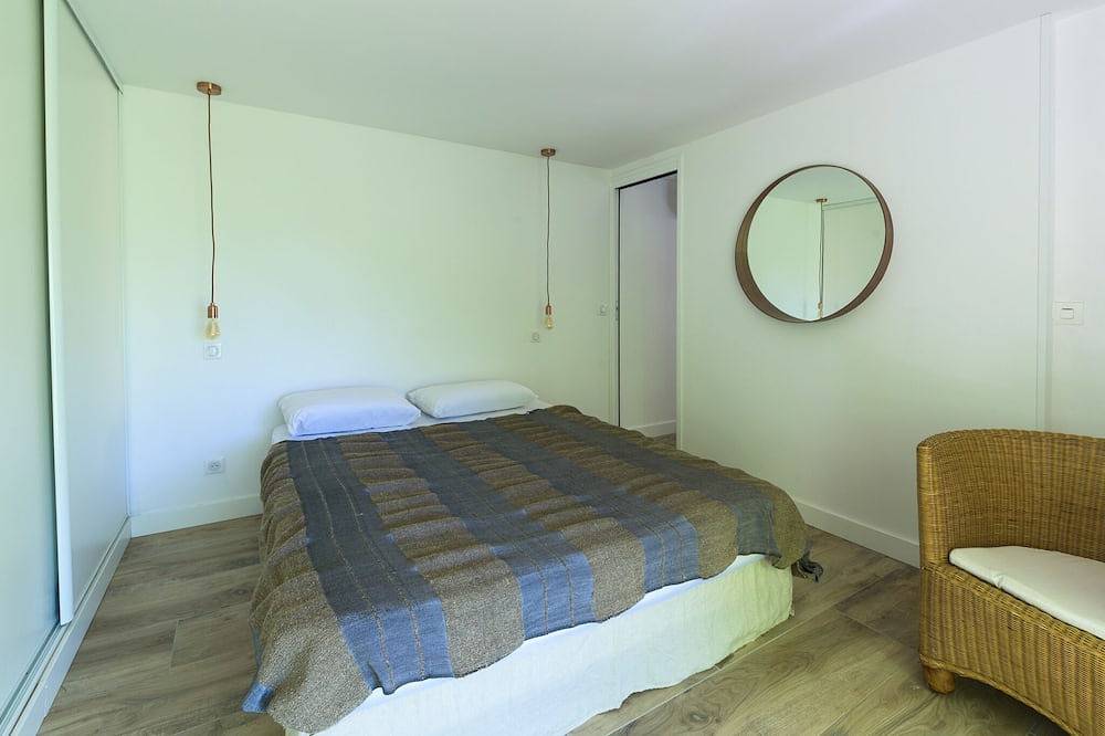 Appartement entier, Dans un écrin de verdure à 2 pas du centre ville pour 2 personnes in Salon-de-Provence, Région d'Aix-en-Provence