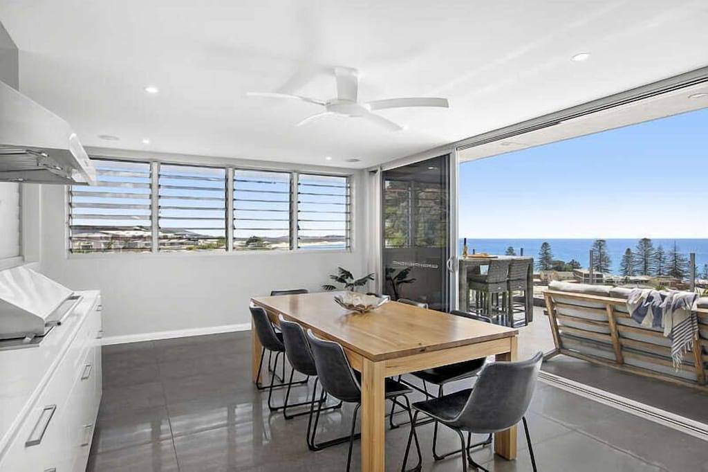 Amazing views and short walk to beach in Terrigal, New South Wales