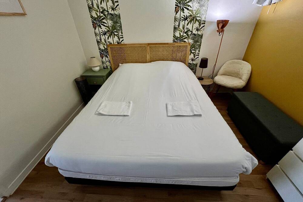 Entire apartment, Spacious and luminous flat - private parking in Poitiers, Vienne
