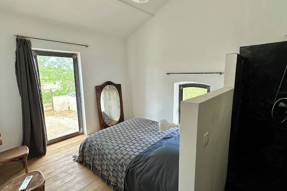 Uzès, listed Mazet, very nice view, air conditioning, shops on foot, secure swimming pool in Montaren-et-Saint-Médiers, Nimes und Umgebung