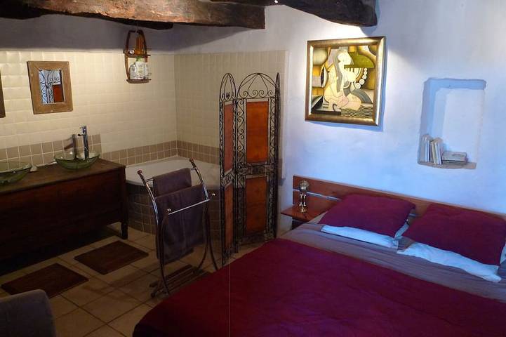 Small village house with terrace in Montmeyan in Montmeyan, Région de Brignoles
