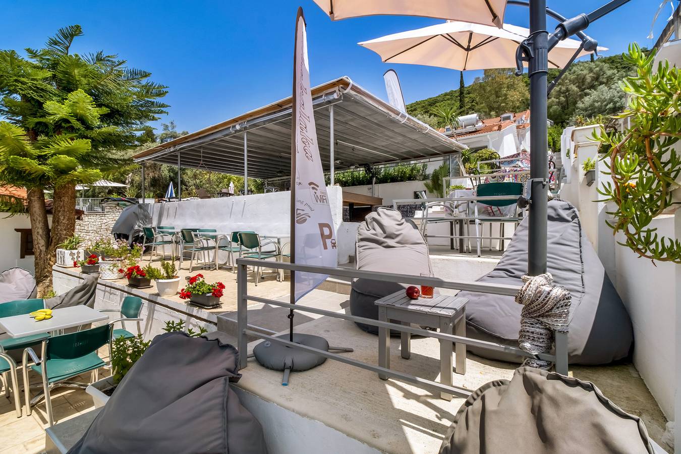 Apartamento entero, Apartamento 'King Studio 5' con vistas al mar, Wi-Fi y aire acondicionado in Geni, Grecia