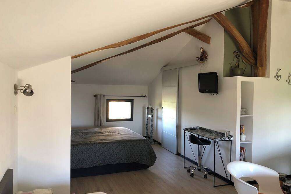 Renovated farmhouse with garden and swimming pool in Saint-Denis-lès-Bourg, Bourg-en-Bresse und Umgebung