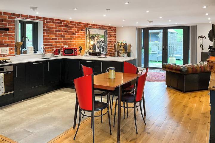 Cottage for 4 people, with pool and garden in Brecon Beacons