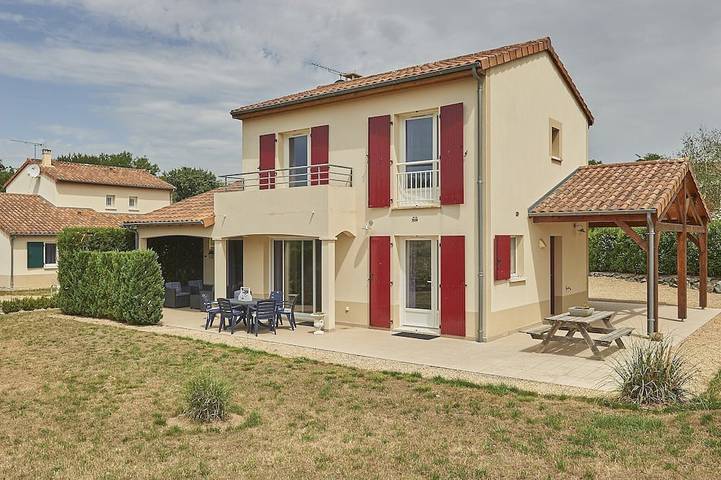 Maison de vacances pour 4 personnes, avec piscine et jardin à Vasles