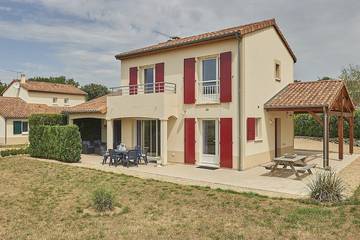 Cottage pour 4 personnes, avec jardin et piscine à Vasles