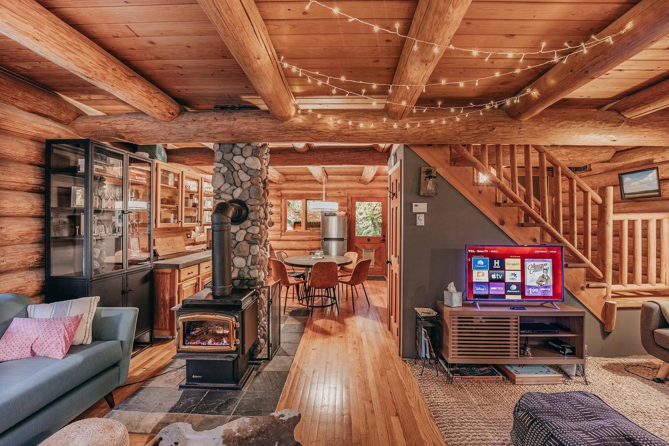 81Sl - Hot Tub - Wifi - Pets Ok - Sleeps 4 in Glacier, Mount Baker-Snoqualmie National Forest