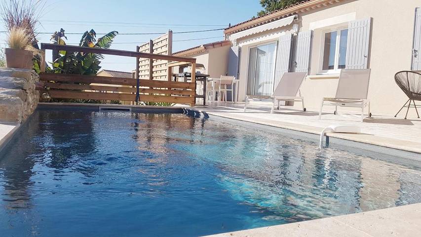 Location de vacances pour 6 personnes, avec balcon ainsi que piscine et vue à Saint-Hippolyte-de-Caton