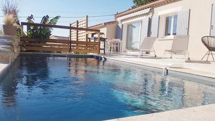 Location de vacances pour 6 personnes, avec vue ainsi que piscine et balcon à Saint-Hippolyte-de-Caton