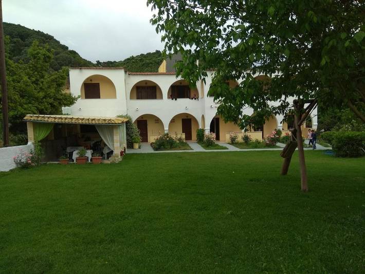 Pension voor 3 personen, with Balkon and Terras as well as Tuin and Uitzicht op Corfu
