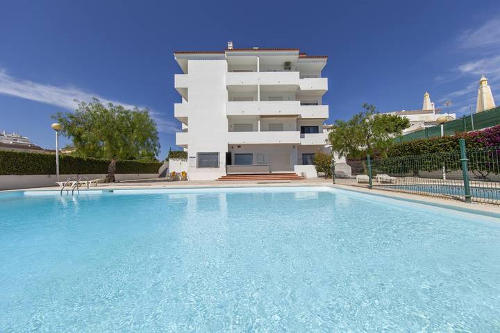 Apartamento entero, Apartamento de vacaciones para 4 personas con balcón in Alvor, Distrito de Faro