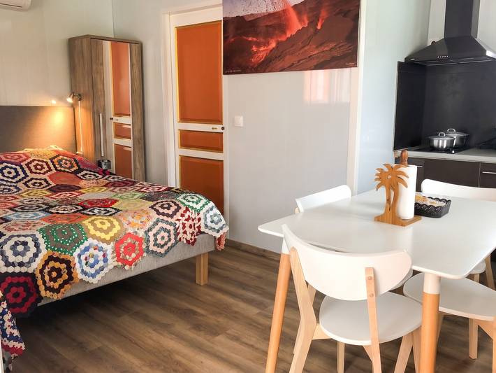 Studio entier, Studio confortable à Sainte-Suzanne, 20 m², balcon in Sainte-Suzanne, Île de la Réunion