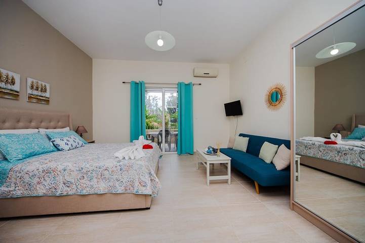 Ferienwohnung für 4 Personen, mit Pool und Garten in Archangelos - 2