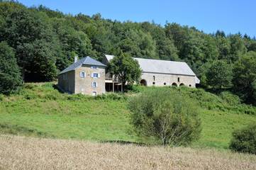Gîte pour 12 personnes, avec terrasse et jardin à Nedde