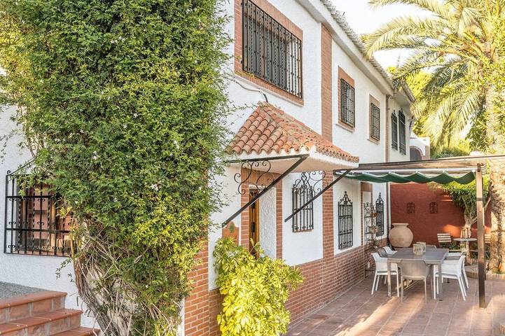 Casa rural para 6 personas, con terraza y piscina además de sauna y jardín - 1