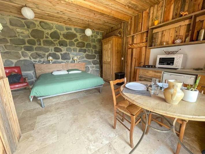 Gîte pour 2 personnes, avec Terrasse ainsi que Jardin et Vue à Mazet-Saint-Voy