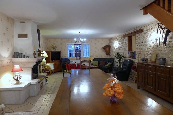 Gîte pour 12 personnes, avec jardin et terrasse dans Haute-Marne - 2