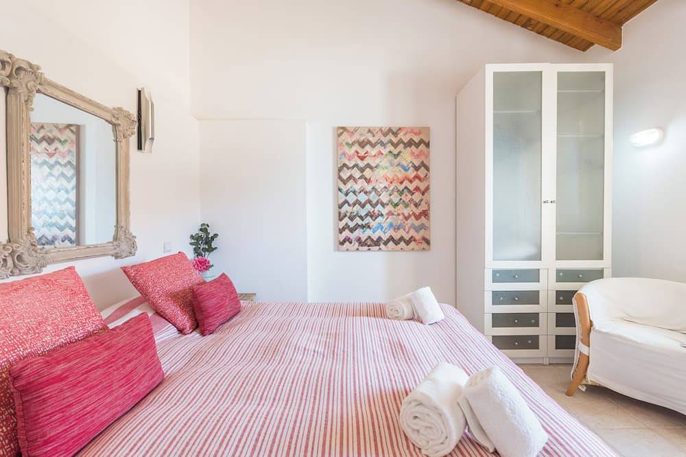 Bungallow on Benagil Beach in Lagoa, Faro District