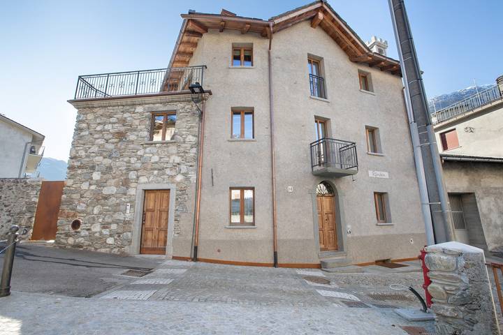 Ganze Wohnung, Ferienwohnung 'Viez' mit Bergblick, Balkon und Wi-Fi in Mazzo di Valtellina (Dorf), Mazzo di Valtellina