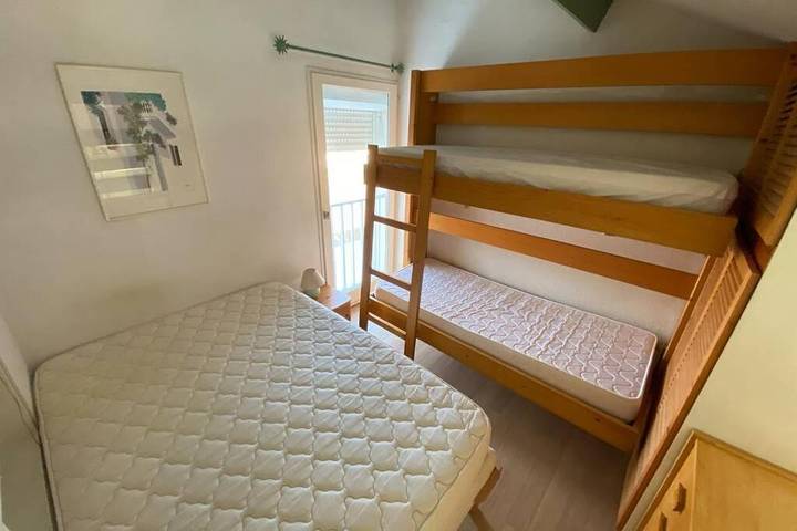 Gîte pour 4 personnes, avec jardin ainsi que balcon et vue dans la Tamarissière - 2