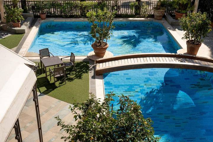 Hôtel pour 4 personnes, avec jardin et sauna ainsi que jacuzzi et piscine