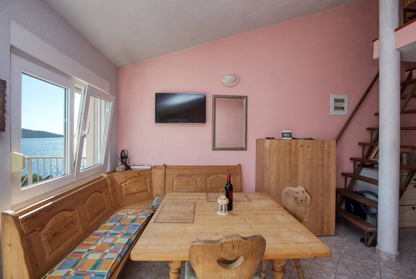 Ganze Wohnung, 1-Zimmer-Ferienwohnung am Strand Bucht Kalebova Luka, Rogoznica -a in Razanj, Šibenik-Knin
