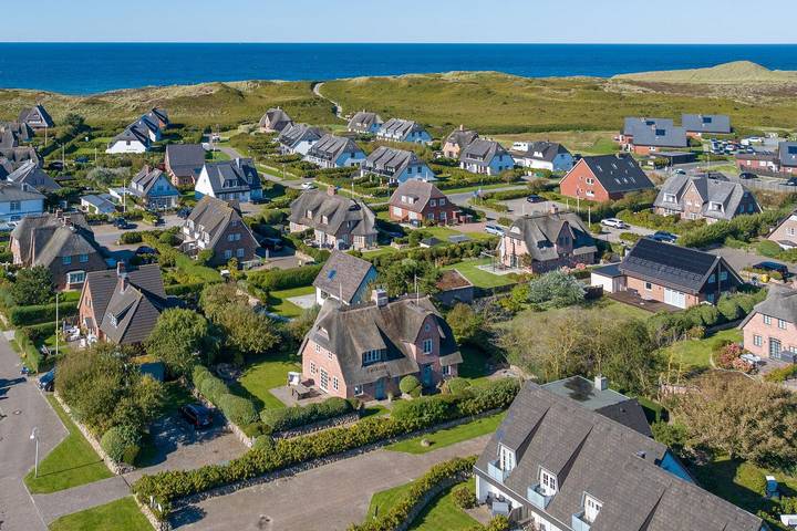 Erleben Sie Ihren Urlaub mit bis zu 6 Personen im typischen Sylt-Stil unter Reet in Wenningstedt, Sylt
