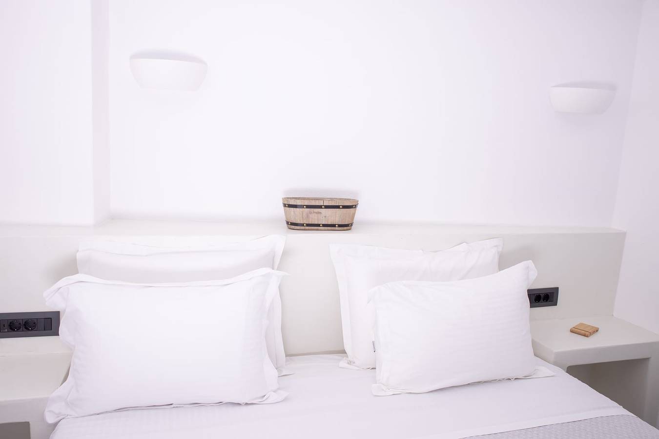 Magical Santorini Villa | 1 Bedroom | Honeymoon Suite | Beautiful Sea Views & Outdoor Plunge Pool Jetted Tub | Finikia in Finikia, Santorini