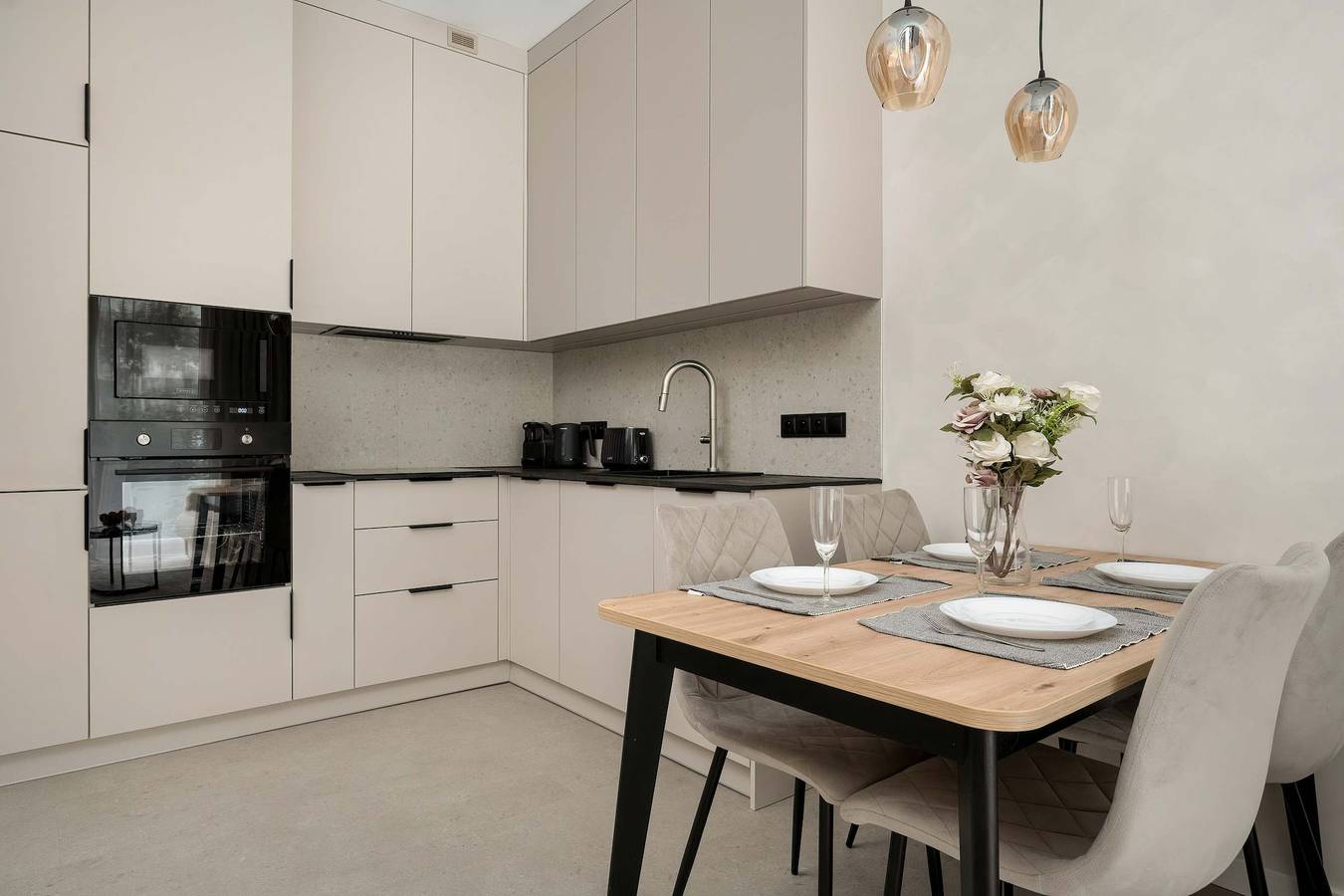 Appartement entier, Czysta 4 Wrocław | Beige Apartment with Garden, Desk and Air Conditioning in Wrocław, Bas-Silésie