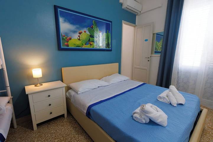 Entire apartment, Donna Rosalía Sea View Apartment with terrace/solarium included. in San Nicola l'Arena, Trabia